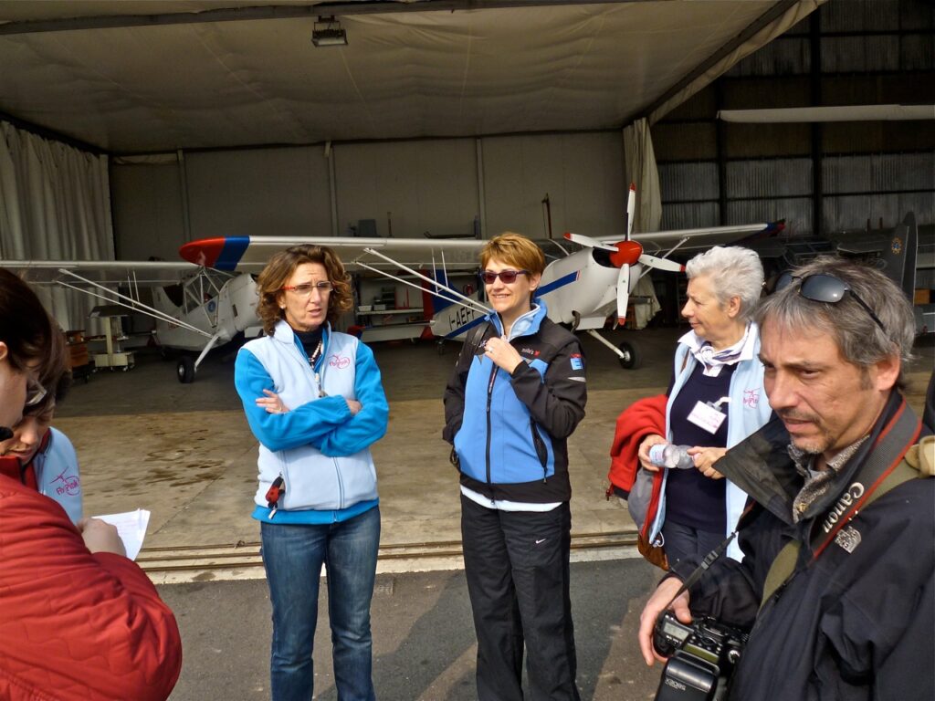 emmaflypink1stagemargotacquadernironniepaszekemmaclauser01